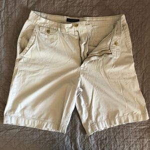 Men Banana Republic Khaki Cream White Shorts Flat
